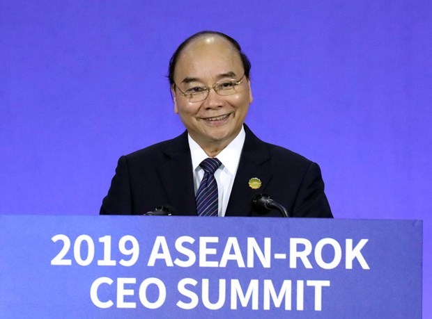 PM Nguyen Xuan Phuc attends ASEAN-RoK CEO Summit