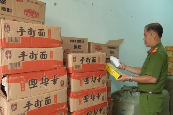 Phát hiện 10 tấn hàng không rõ nguồn gốc trong toa tàu ở Đà Nẵng
