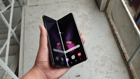 Galaxy Fold rao bán đầy trên mạng, mất nửa giá chỉ sau một năm