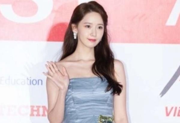 Sao Hàn lộng lẫy thu hút ống kính trên thảm đỏ AAA