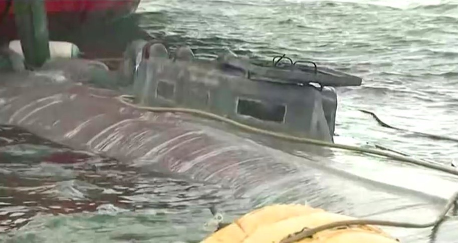 Bắt giữ tàu ngầm đầu tiên chở ma tuý vượt Đại Tây Dương