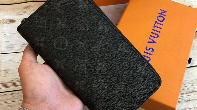 Nhân viên đóng gói ở sân bay Nội Bài trộm túi Louis Vuitton