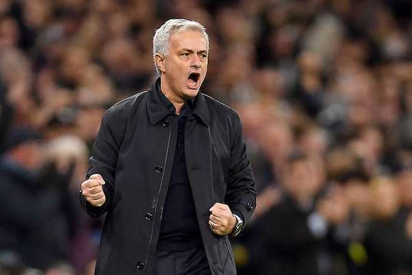 Quý ông Mourinho ra tay, MU thấy sai rồi đấy!