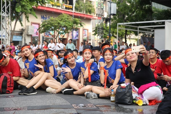 Những fangirl xinh đẹp cổ vũ Tuyển Việt Nam tại SEA Games 2019