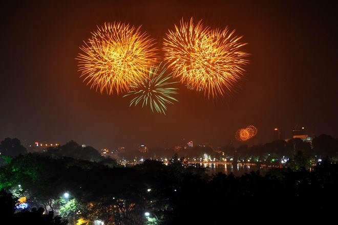 Hanoi to welcome Tet with 30 fireworks shows