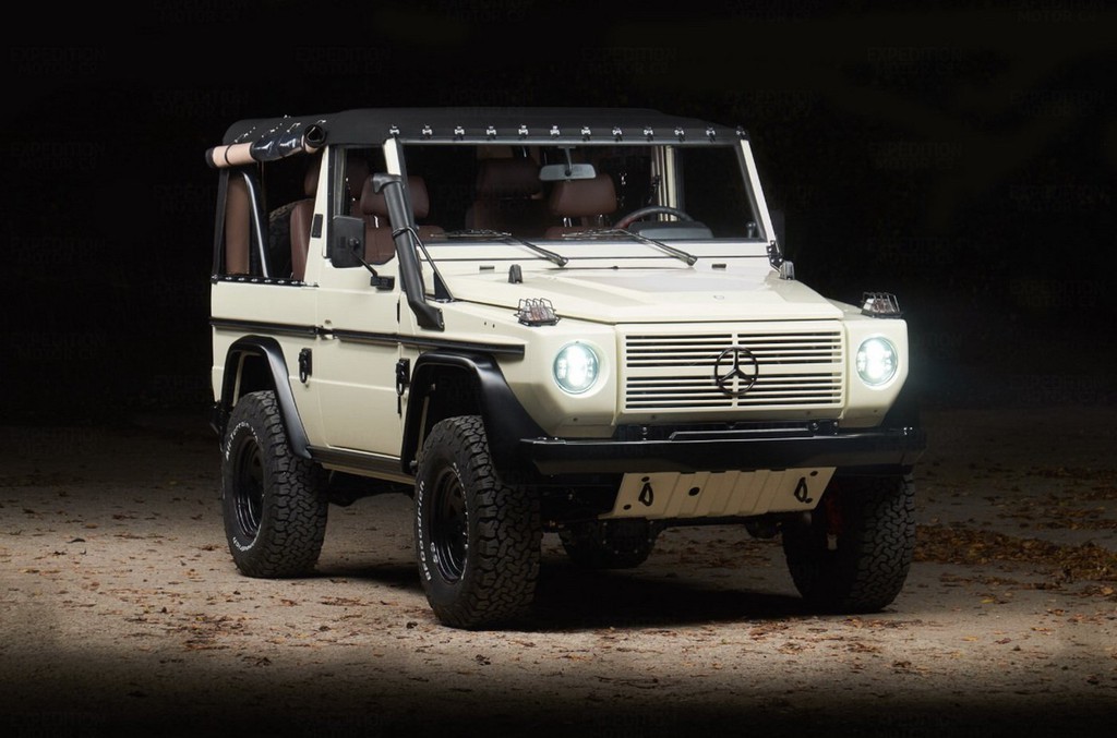 Xe nhà binh Mercedes-Benz G-Class 'Wolf' lột xác như mới sau 28 năm