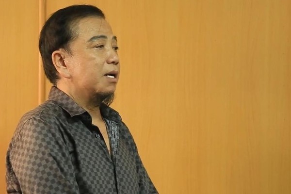 Nghe VietNamNet: Nghệ sĩ Hồng Tơ lại hầu tòa