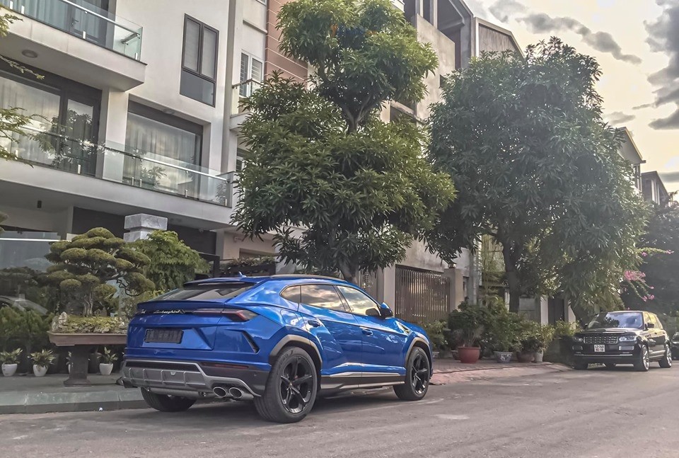 Giá 23 tỷ, nhà giàu Việt 'rước' 7 siêu SUV Lamborghini Urus