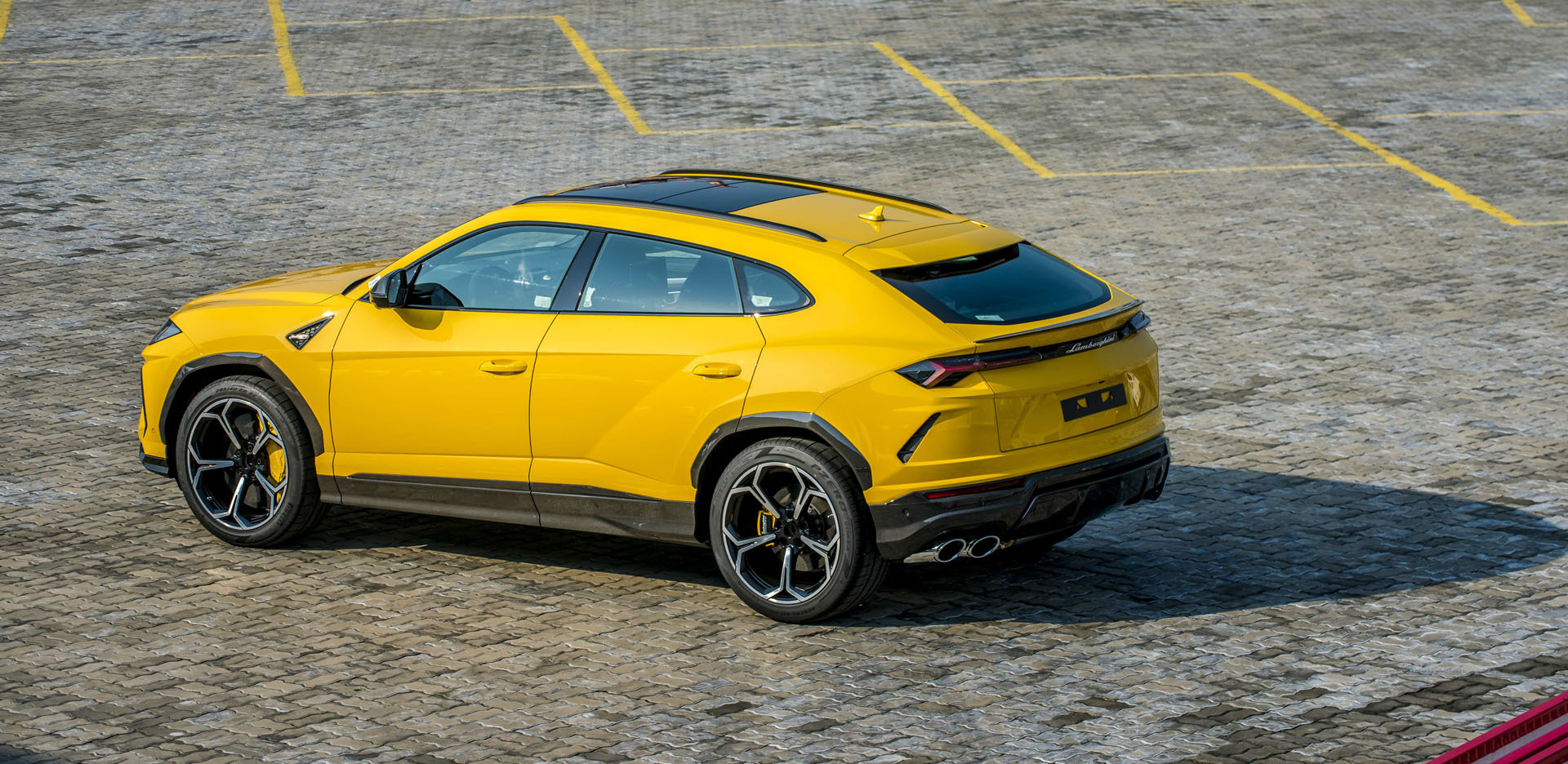 Giá 23 tỷ, nhà giàu Việt 'rước' 7 siêu SUV Lamborghini Urus