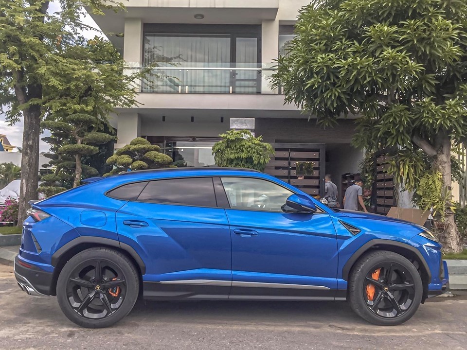 Giá 23 tỷ, nhà giàu Việt 'rước' 7 siêu SUV Lamborghini Urus