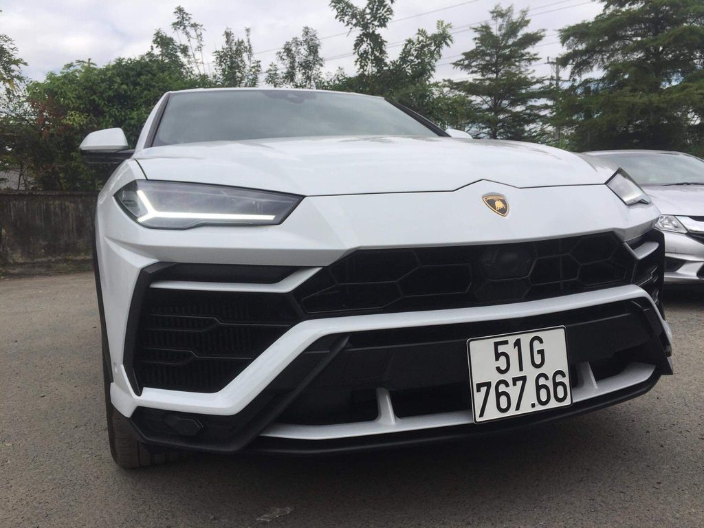 Giá 23 tỷ, nhà giàu Việt 'rước' 7 siêu SUV Lamborghini Urus