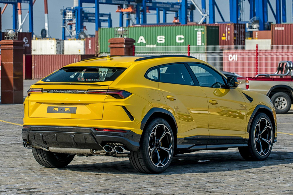 Giá 23 tỷ, nhà giàu Việt 'rước' 7 siêu SUV Lamborghini Urus