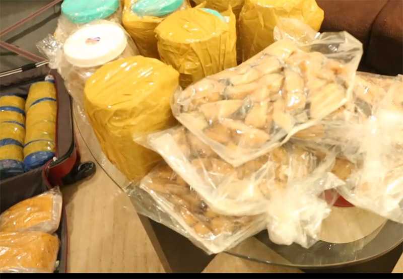 Tuyển nữ Việt Nam được tiếp tế 60kg đồ ăn từ quê nhà