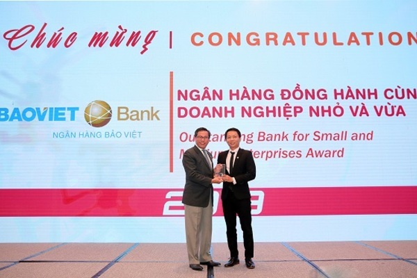BaoViet Bank nhận giải ngân hàng đồng hành cùng doanh nghiệp nhỏ và vừa