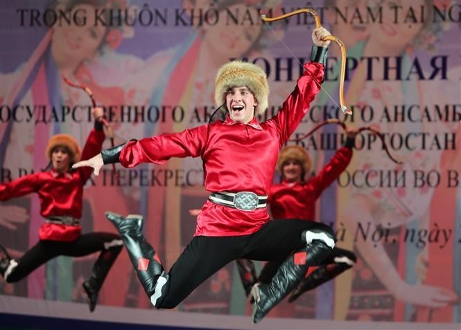 Russian folk dance ensemble's performance in Hanoi
