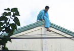 Người đàn ông tự cắt ‘của quý’ ở Đà Nẵng lại leo nóc bệnh viện la hét