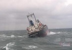 Tàu 9000 tấn chìm trên biển Hà Tĩnh, 180 tấn dầu bắt đầu tràn