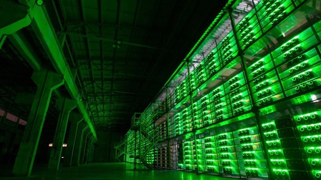 Đột nhập 'mỏ' khai thác tiền ảo lớn nhất thế giới tại Nga