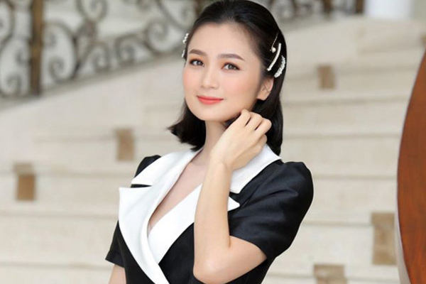 'Chị đẹp' San 'Hoa hồng trên ngực trái' ngoài đời khác hẳn trên phim