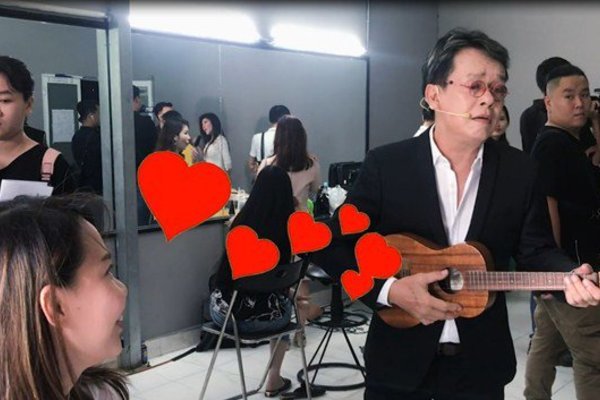 Nhạc sĩ Đức Huy hát 'Và tôi cũng yêu em' khiến vợ kém 44 tuổi ngại ngùng