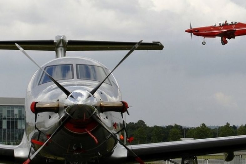 Nghe VietNamNet: Máy bay rơi ở Mỹ, 9 người thiệt mạng