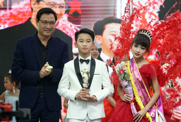 Nguyễn Huy Việt giành ngôi quán quân mẫu nhí Model kid Vietnam 2019