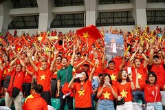 Fans snap up tours to support Vietnam football team at SEA Games
