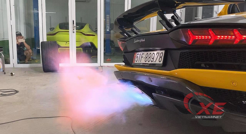 Đại gia Hoàng Kim Khánh độ Lamborghini Aventador S pô khạc lửa dài nhất Việt Nam