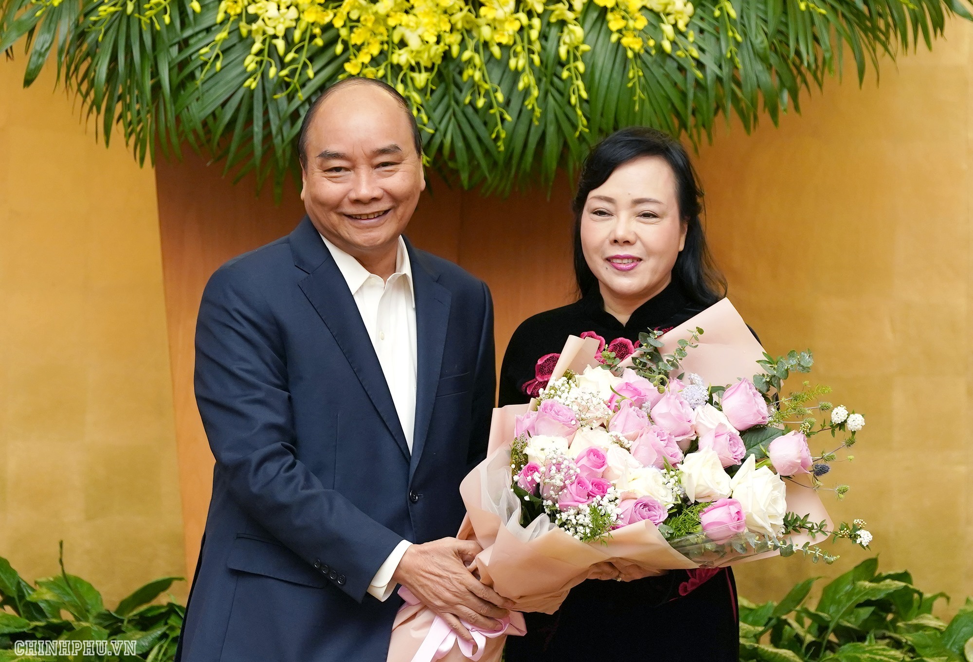 Thủ tướng chúc mừng bà Nguyễn Thị Kim Tiến nhận nhiệm vụ mới