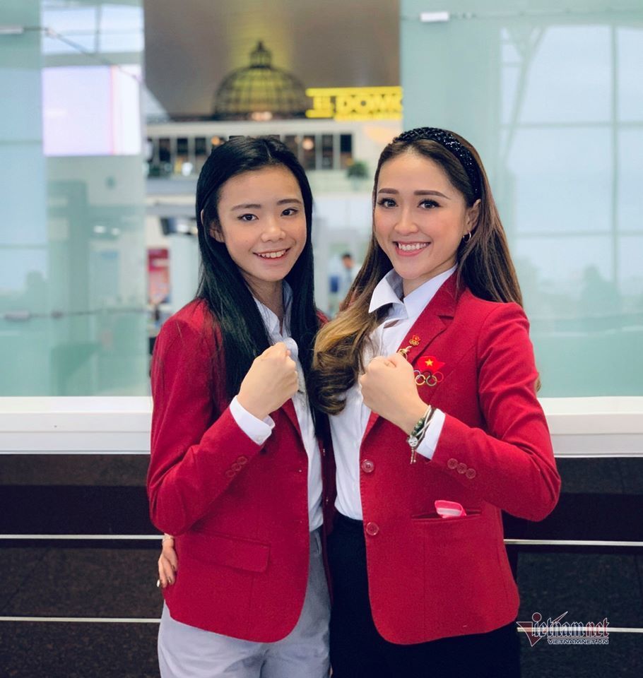 Vẻ đẹp hút hồn của cô trò tuyển thể dục nghệ thuật