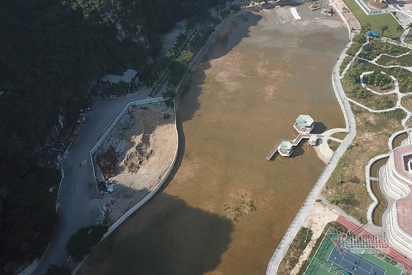 Nghe VietNamNet: Quảng Ninh tạm dừng lấn hồ điều hoà Cô Tiên xây khách sạn