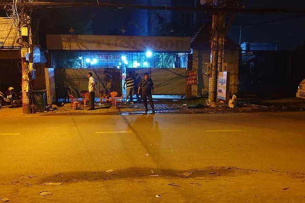 2 nhóm ăn nhậu rồi hỗn chiến ở ven Sài Gòn, 1 người bị đâm gục chết