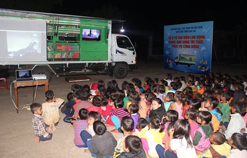 Tiếp tục “chở” ánh sáng tri thức về vùng sâu, vùng xa còn nhiều khó khăn
