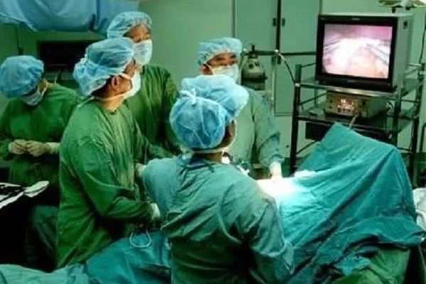 Trong 3 năm 2 cha con cùng bị ung thư dạ dày, bác sĩ tiết lộ nguyên nhân thật sự