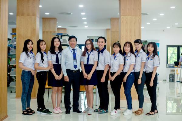 Sinh viên đại học phải mặc đồng phục, cấm để đầu trọc