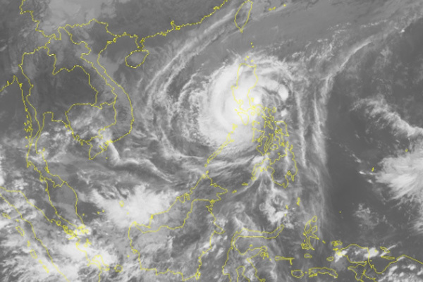 Nghe VietNamNet: Bão Kammuri giật cấp 16 tiến vào Biển Đông, SVĐ Rizal Memorial mưa to