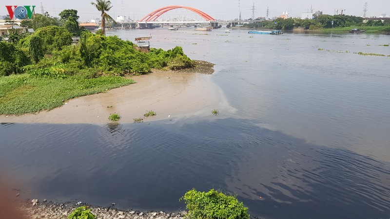 Saigon River threatened by plastic waste