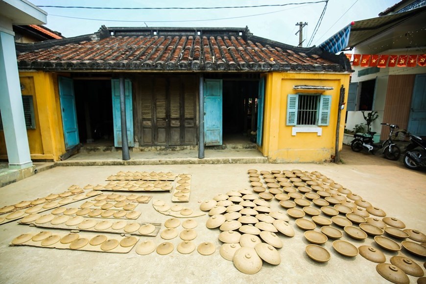Visiting 500-year-old pottery making village of Thanh Ha