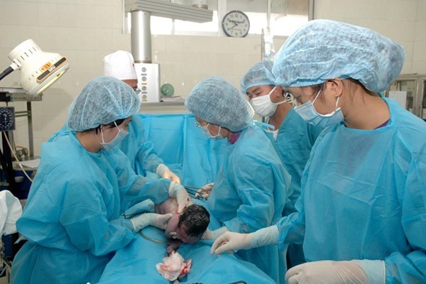 Chồng 70, vợ U60 ở Quảng Ninh sinh con trai khoẻ mạnh