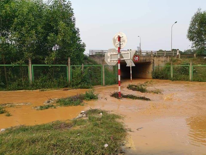 Thủ tướng chỉ đạo kiểm tra thông tin đường ống nước sông Đà bị rò rỉ