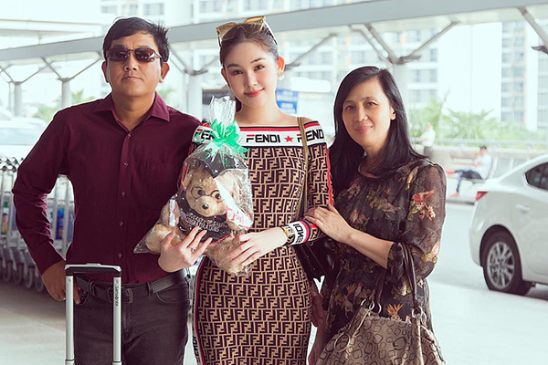 Lê Âu Ngân Anh sang Anh nhận bằng thạc sĩ