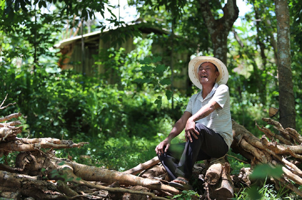 Gái đẹp dâm đãng, chung chạ hàng chục quan tham