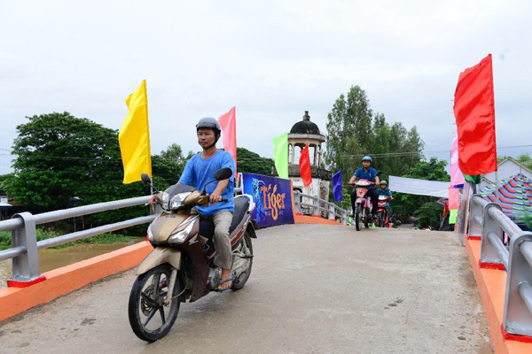 Góp nắp chai xây cầu - cách bảo vệ môi trường thiết thực