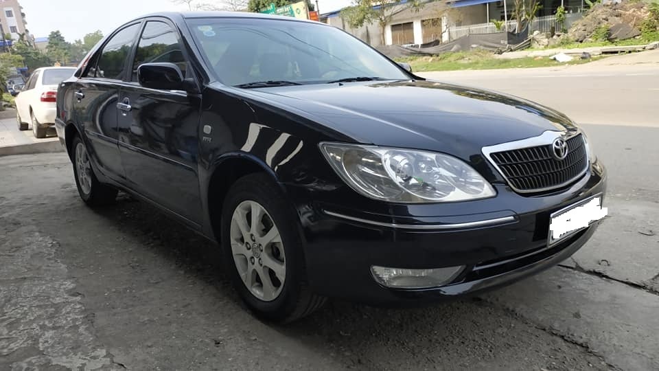 Thanh lý xe công, loạt Toyota Camry có giá cực rẻ