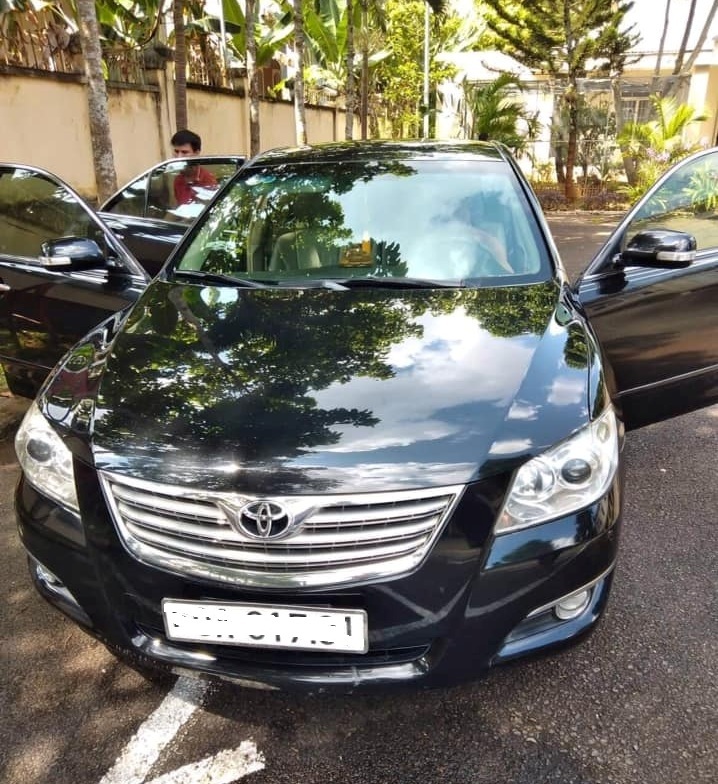 Thanh lý xe công, loạt Toyota Camry có giá cực rẻ