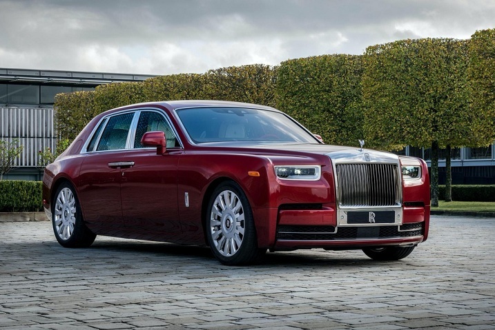 Rolls-Royce Phantom màu đỏ độc nhất đấu giá giúp đỡ bệnh nhân AIDS