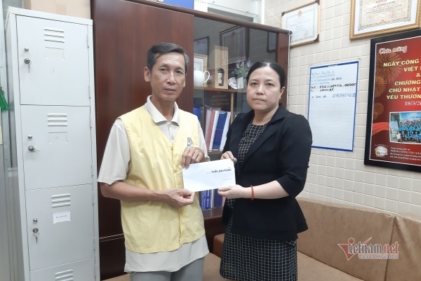 Trao hơn 150 triệu đồng đến thầy giáo trẻ dạy học trên hòn đảo nhỏ