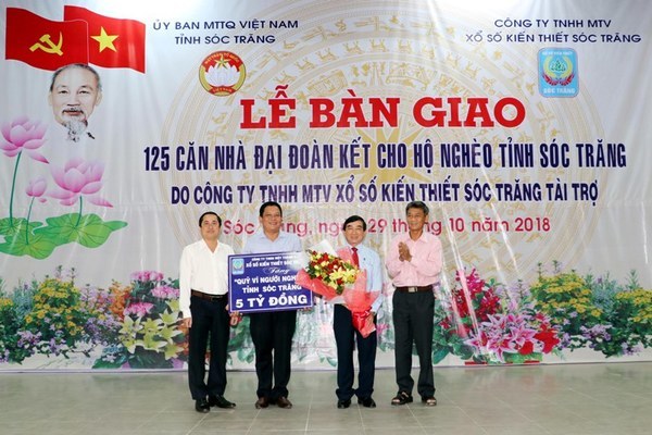 Sóc Trăng bàn giao nhà đại đoàn kết