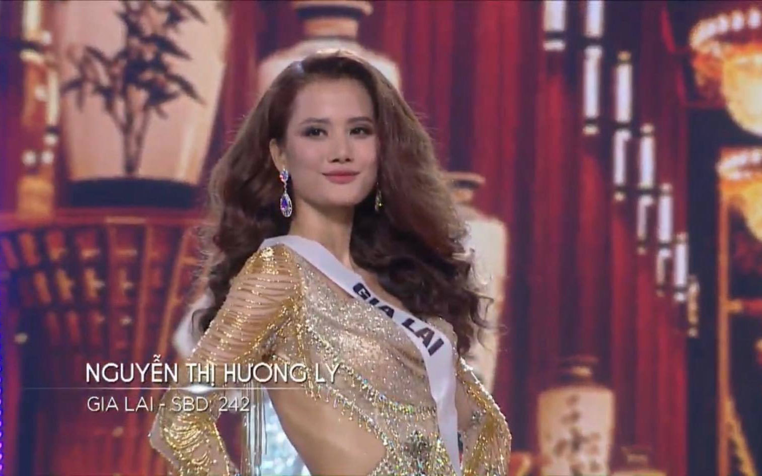 Thúy Vân vào Top 3 Hoa hậu Hoàn vũ Việt Nam