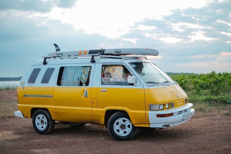Khám phá Toyota VAN 1987 độ cực độc của dân chơi Sài Gòn